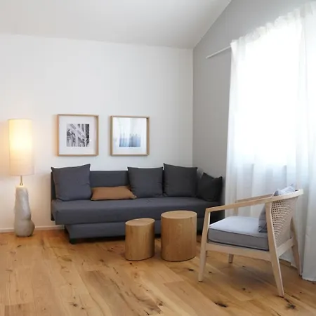 Quiet Design With Free Parking