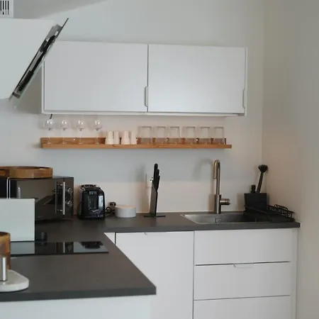 Quiet Design With Free Parking Apartamento