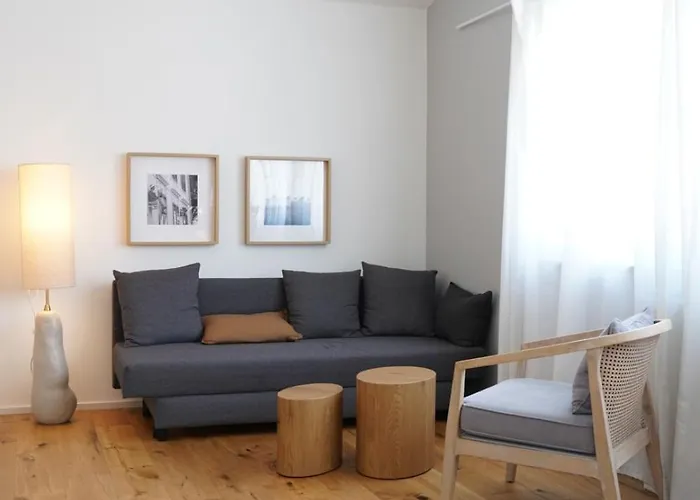 Quiet Design With Free Parking