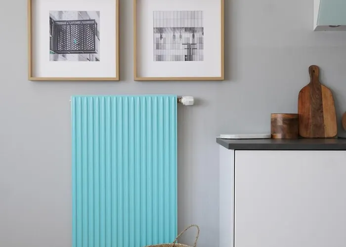 Quiet Design With Free Parking