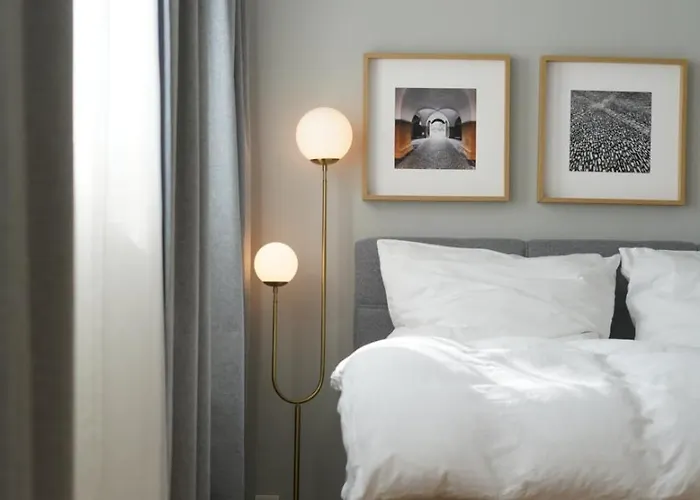 Quiet Design With Free Parking